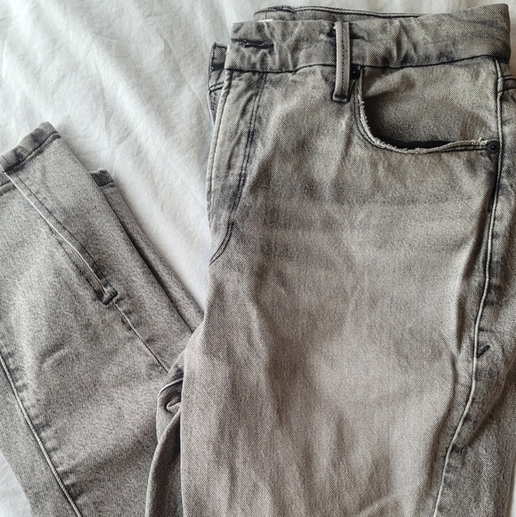 Good American Denim - GOOD AMERICAN GREY SLIM STRAIGHT DENIM
